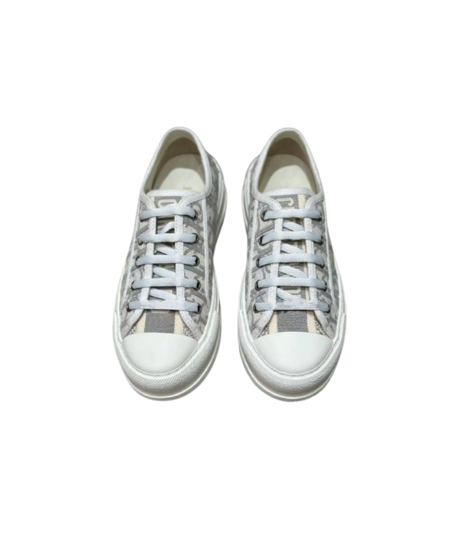 Sports Shoes with Embroidered